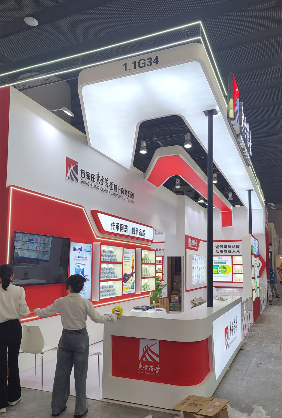 東方藥業(yè)展覽展臺(tái)搭建現(xiàn)場(chǎng)